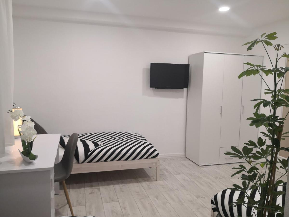 Schoene Und Optimal Gelegene Wohnung Weisskirchen Dış mekan fotoğraf